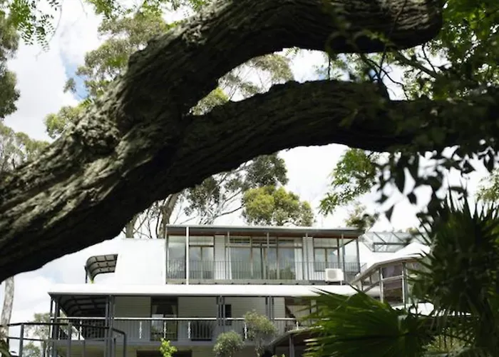 The Narrows Landing Hotel